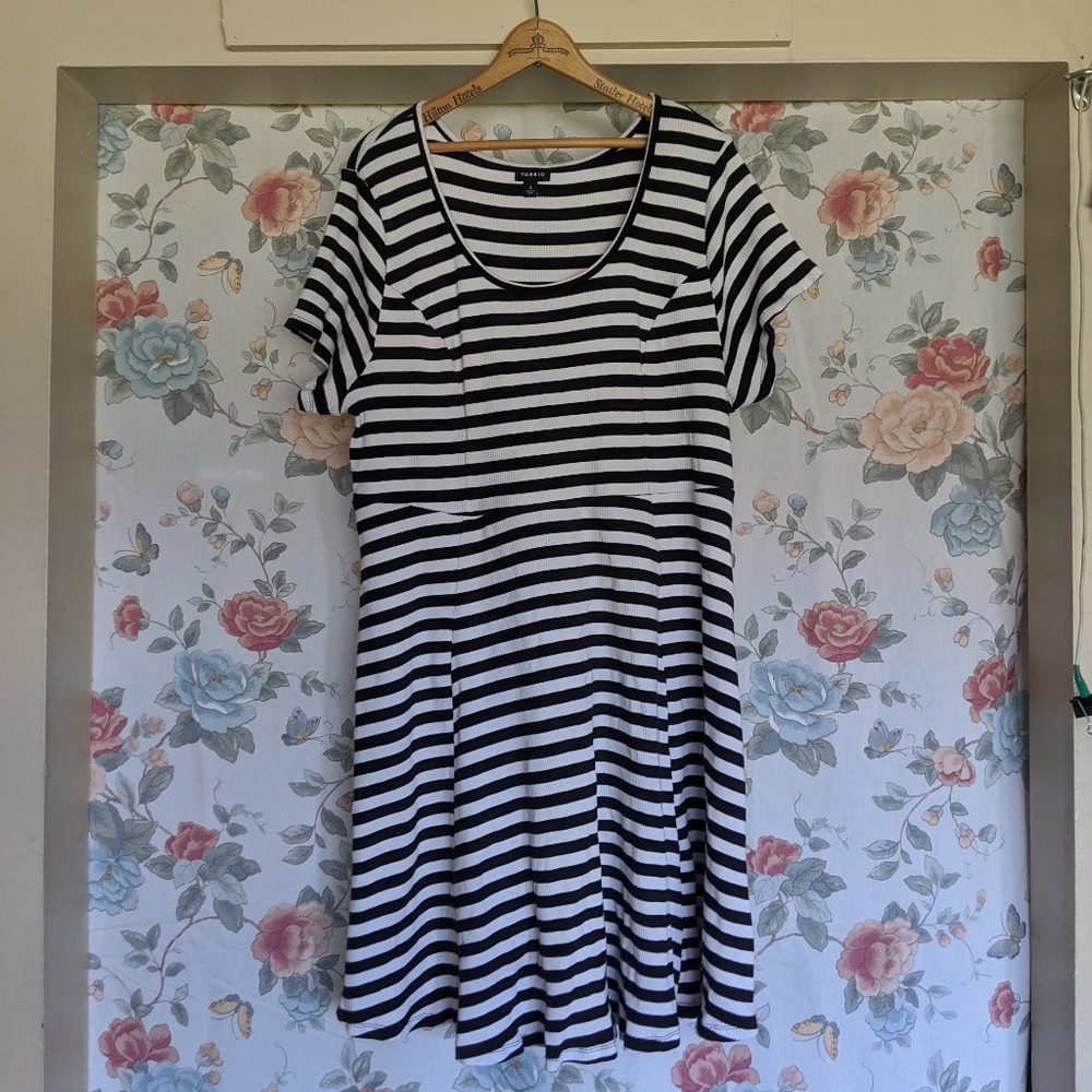 Super cute torrid dress - 4